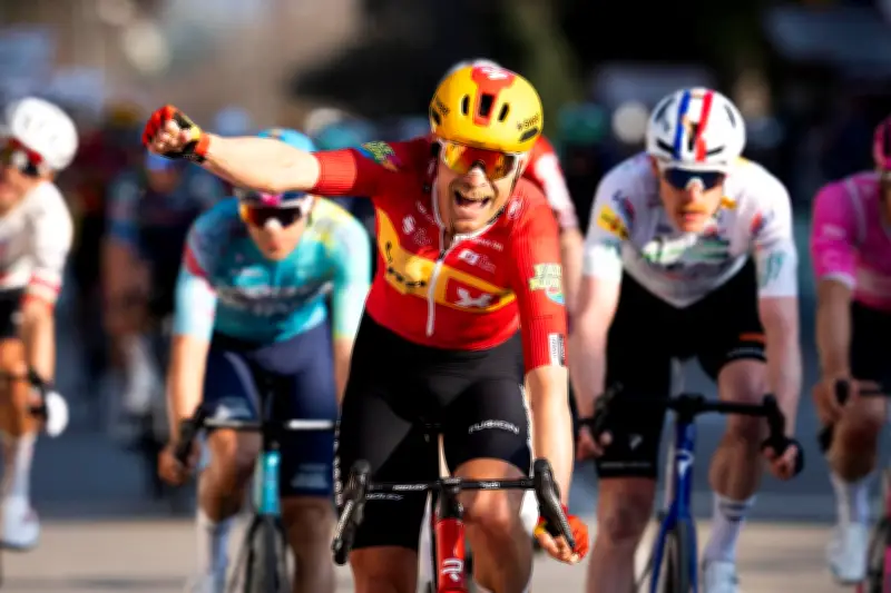 Godon gana etapa y lidera Vuelta a Cataluña tras caída de Evenepoel