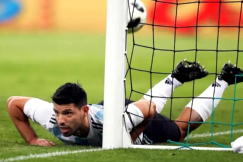 Grave lesión de Sergio 'Kun' Agüero en partido de veteranos de Independiente