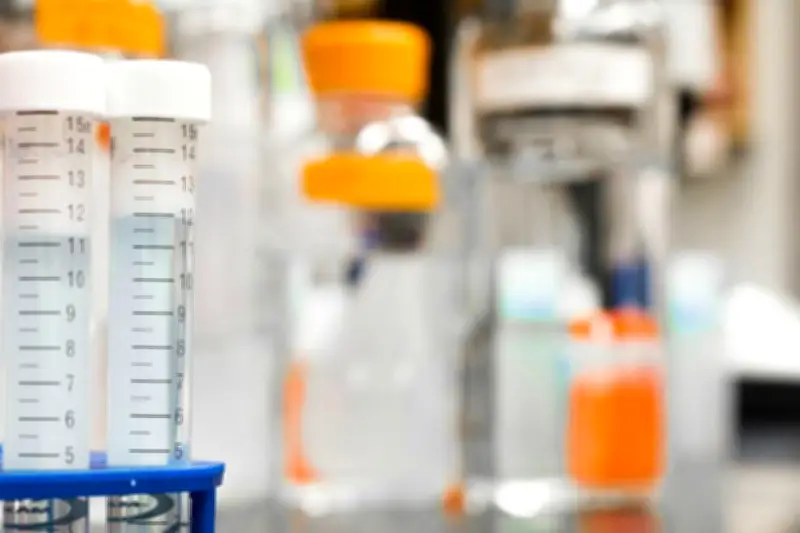 Gremios alertan sobre 12.470 trámites represados en el Invima y retrasos en acceso a medicamentos