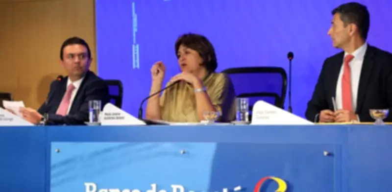 Grupo Aval alerta sobre desaceleración en inversión y presión económica en Colombia