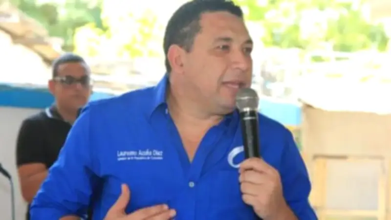 Grupo de mujeres armó escándalo en casa de Laureano Acuña, reclaman supuestos pagos por votos