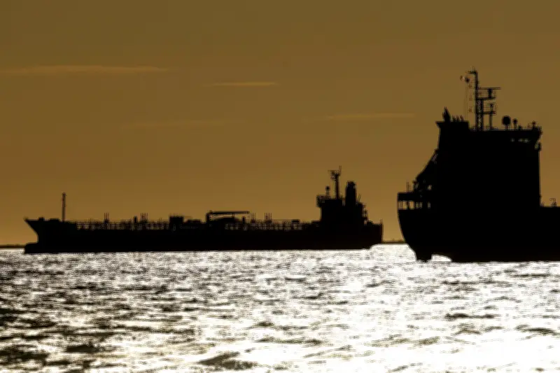 Guerra Irán-Israel dispara petróleo a USD 100 mientras Trump busca contener precios