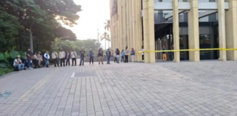 Gutiérrez denuncia que minga indígena en Medellín 'cumple órdenes' mientras bloquea La Alpujarra