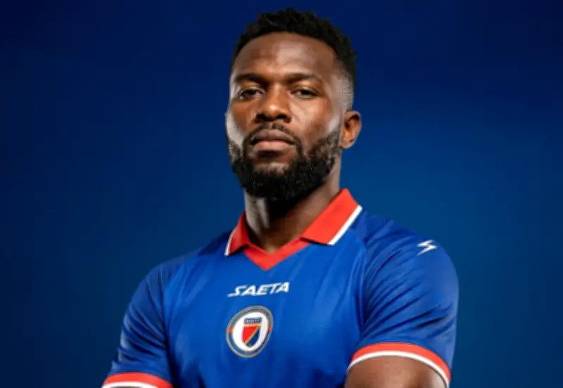 Haití presenta su camiseta mundialista con diseño histórico fabricado por empresa colombiana