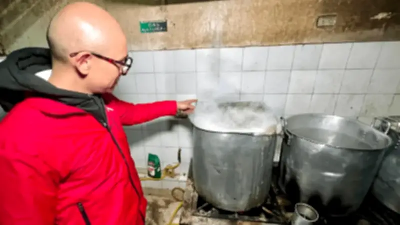 Hallan una tonelada de carne en descomposición y 28 canecas con residuos en locales de Kennedy, Bogotá