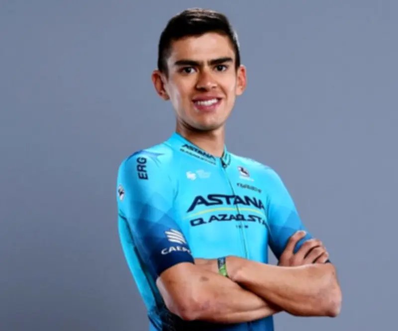 Harold Tejada brilla en París-Niza con victoria estratégica para Colombia