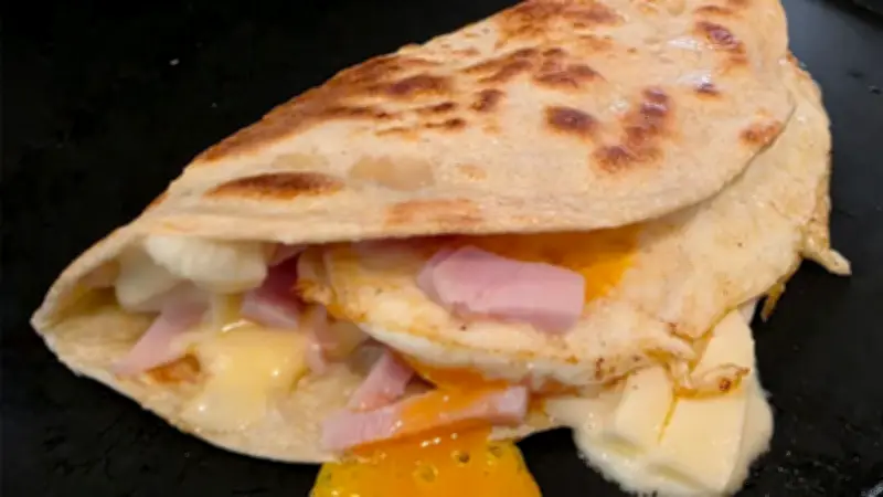 Harry Sasson revela su técnica secreta para preparar las quesadillas perfectas en casa