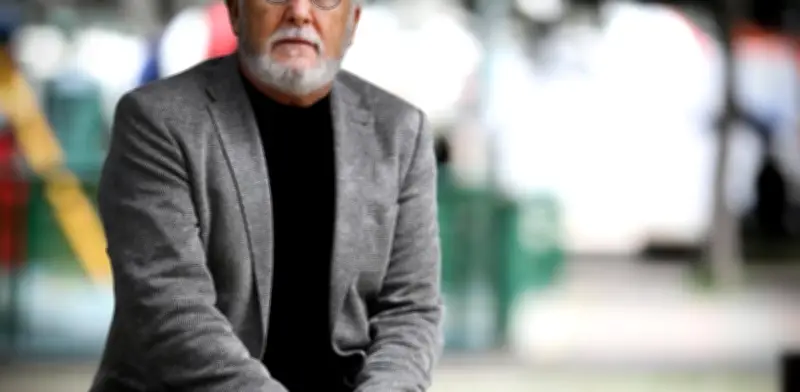 Héctor Abad Faciolince compite por premio millonario de narrativa hispanoamericana