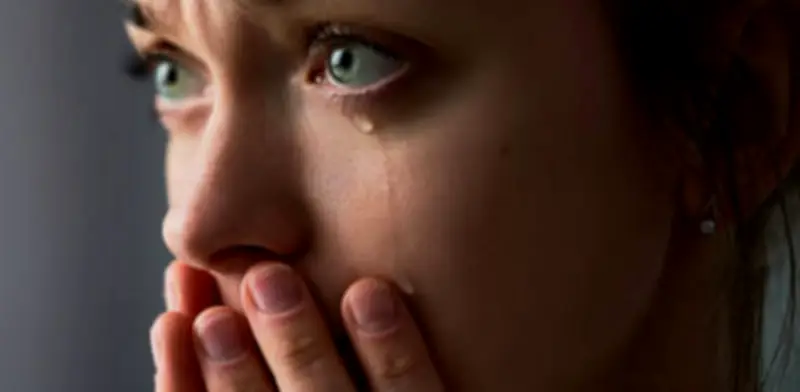 Heráclito y la sabiduría del llanto: por qué llorar no es debilidad sino fortaleza emocional