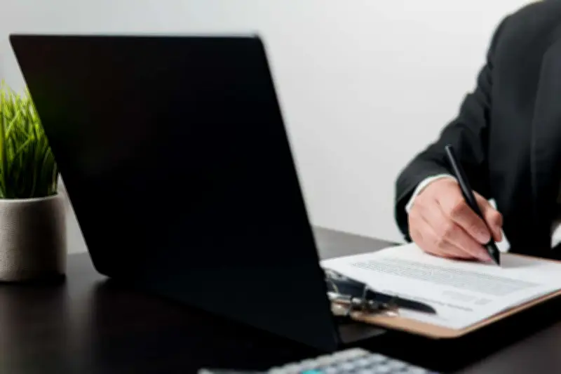 Herencia de tíos sin hijos en Colombia: así define la ley quién hereda en 2026