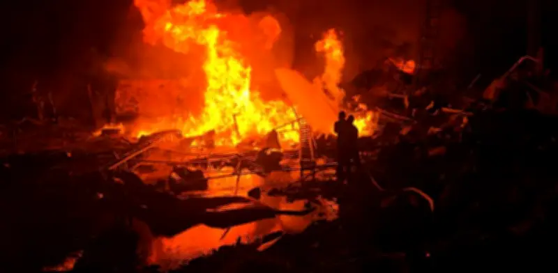 Hezbolá e Israel libran primeros combates directos en Líbano mientras Irán amenaza embajadas