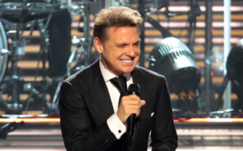 Hijo de Luis Miguel revela su sorprendente parecido con el 'Sol de México' en imágenes virales