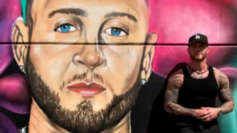 Hijo de Tom Hanks queda atrapado en Medellín por problema inesperado con su pasaporte