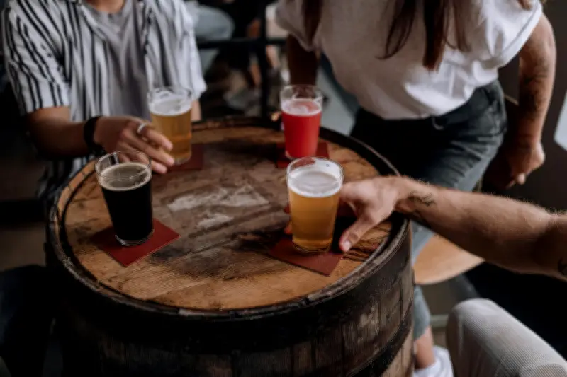 Hilton Bogotá lanza 'After Work Beers' para transformar las noches laborales en planes sociales