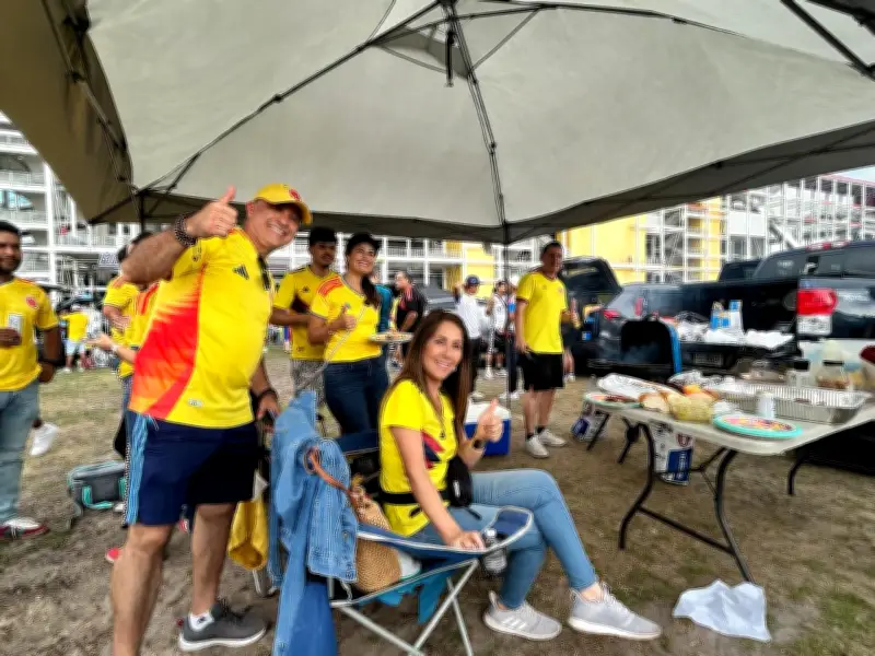 Hinchas colombianos crean ambiente de fiesta en Orlando previo al partido contra Croacia