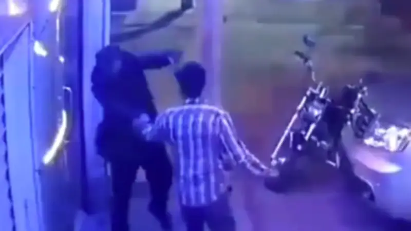 Hombre asesina a celador de bar en vía pública: detalles del crimen