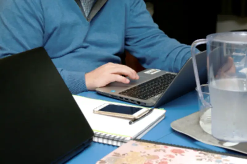 Horas extras en Colombia 2026: límites estrictos se mantienen pese a reducción de jornada