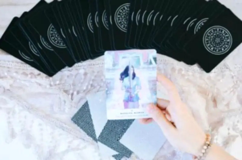 Horóscopo Semanal: Consejos del Tarot para los Signos Zodiacales