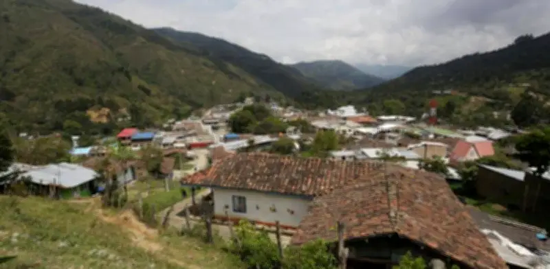 Hostigamiento de disidencias deja policía herido en Caldono, Cauca, un día después de ataque explosivo