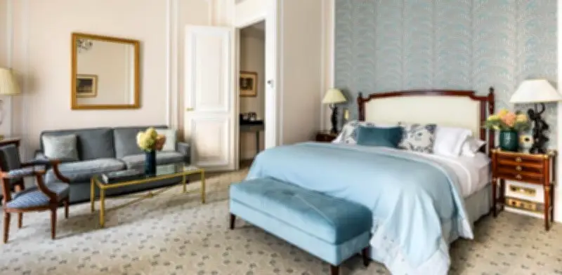 Hotel San Régis en París: más de un siglo preservando el lujo francés y la moda