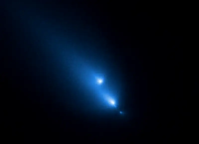 Hubble capta por accidente la desintegración de un cometa en tiempo real