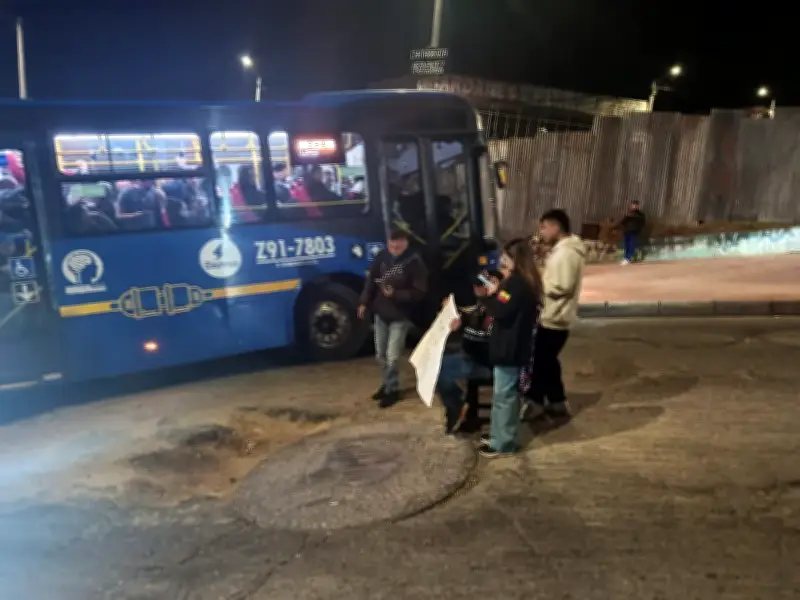 Hueco de 7 años en Usme causa al menos 15 accidentes y protestas vecinales