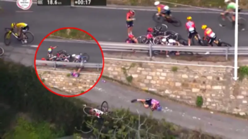 Impactante caída en Milán-San Remo femenina: ciclista italiana sale volando en descenso peligroso