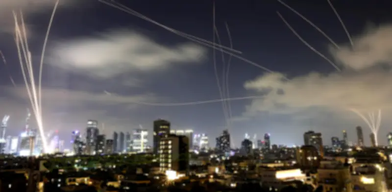 Impacto de la Guerra en Medio Oriente en Colombia: Análisis de Julio Sánchez Cristo