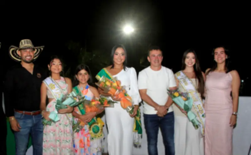 Imposición de bandas a reinas juvenil e infantil en Arjona genera polémica comunitaria