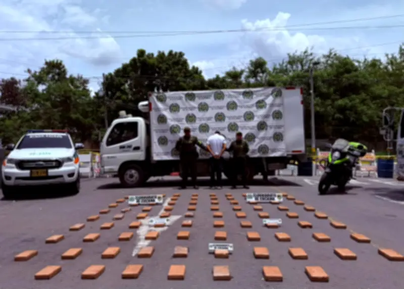 Incautan 87 kilos de cocaína en furgón y capturan a expolicía en Valle del Cauca