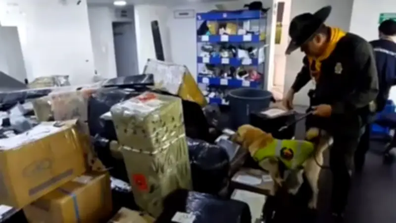 Incautan cerca de 500 pastillas de metanfetamina en encomienda en Cundinamarca