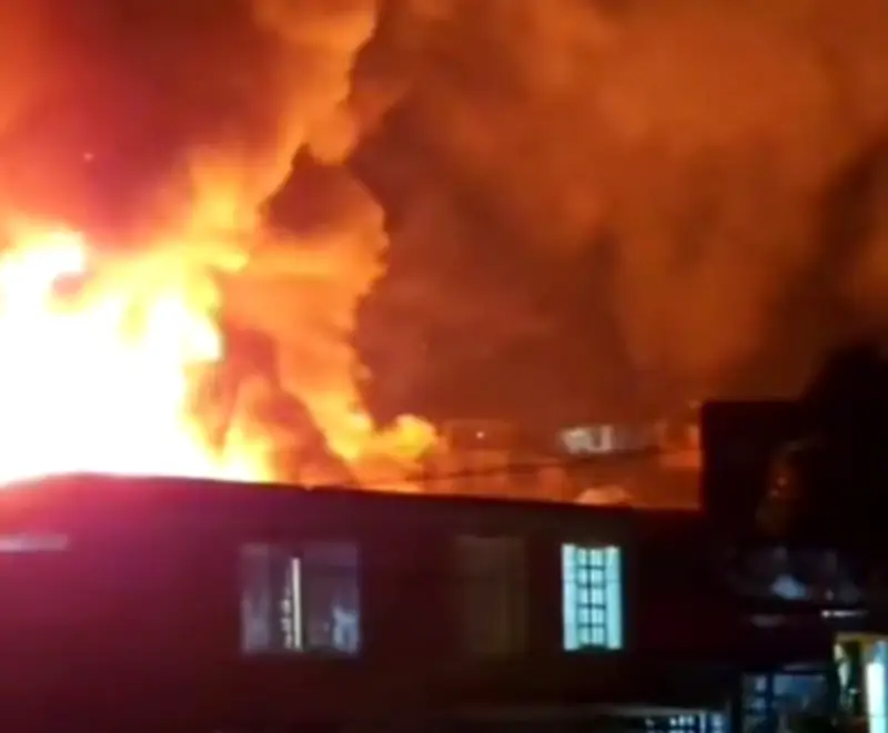 Incendio en Armenia destruye 20 viviendas y deja 20 familias afectadas