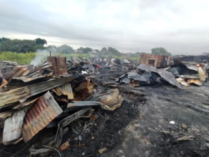 Incendio en Cali deja 41 viviendas afectadas y cuatro heridos en el barrio Los Lagos
