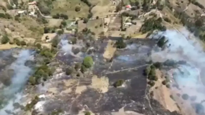 Incendio forestal en Sutatenza arrasa 20 hectáreas y deja a 30 familias sin servicios básicos