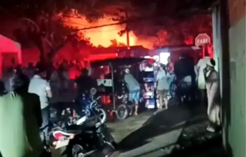 Incendio voraz arrasa con restaurantes El Proveedor y El Carmen en Barranquilla