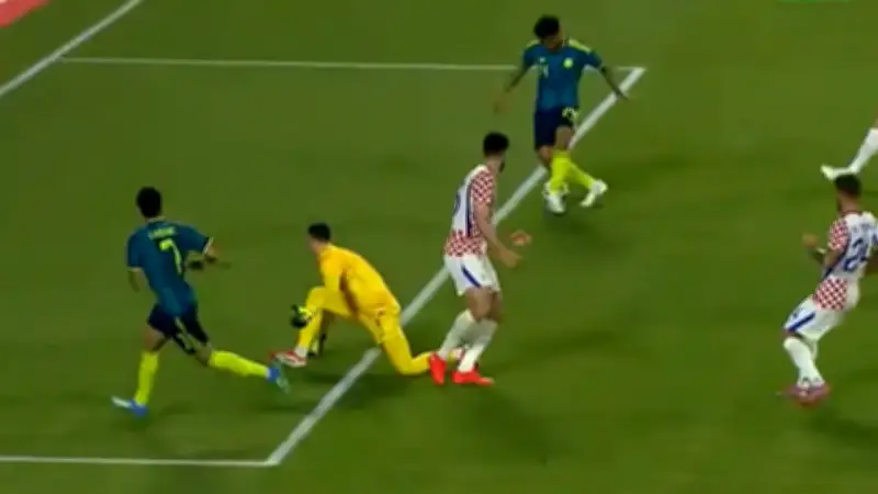 Increíble fallo de Luis Suárez tras magistral pase de James Rodríguez y Luis Díaz