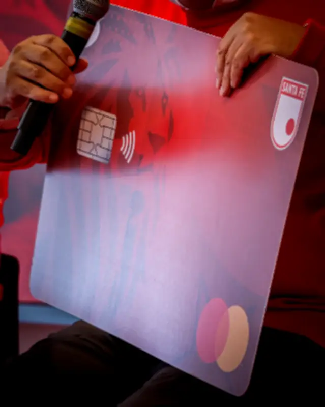 Independiente Santa Fe lanza tarjeta de crédito exclusiva para sus hinchas con múltiples beneficios