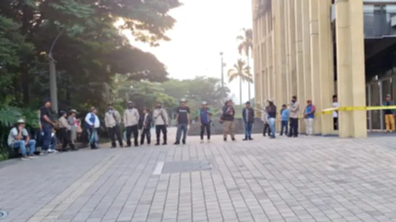 Indígenas bloquean La Alpujarra en Medellín exigiendo atención estatal tras desastres naturales