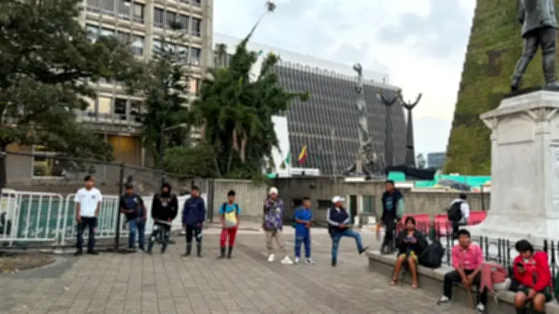 Indígenas protestan y bloquean acceso al Centro Administrativo La Alpujarra en Medellín