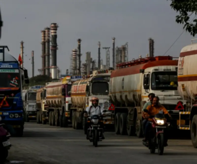 India asegura suministro de petróleo por 60 días pese a crisis en Oriente Medio