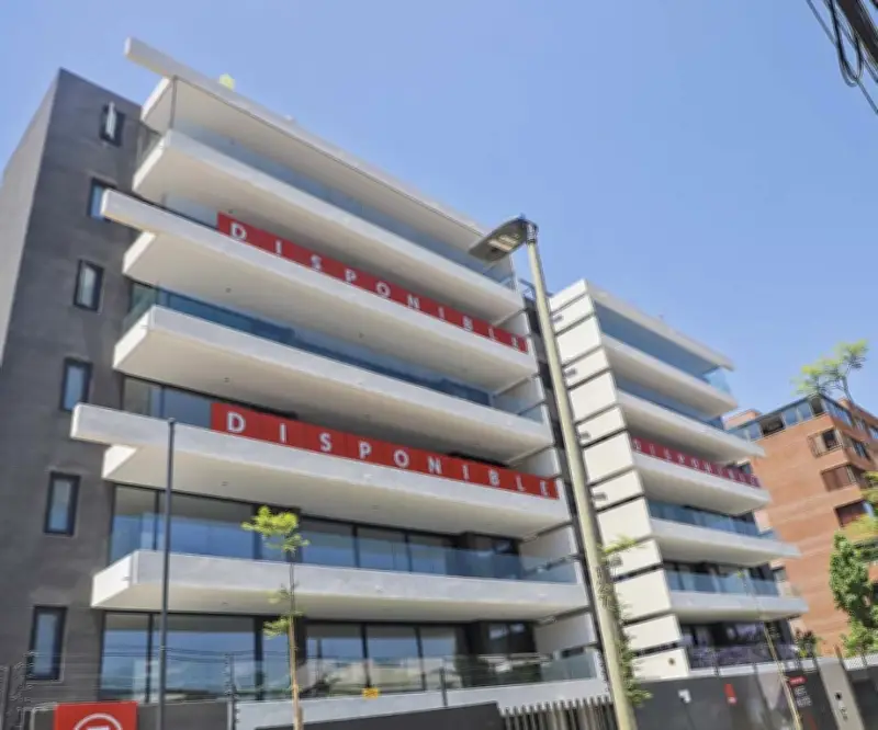 Industria inmobiliaria chilena pide prudencia urgente tras desplome de ventas por anuncios del Gobierno