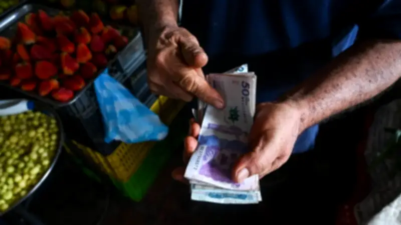 Inflación en Colombia se mantiene por encima del 5% pese a leve descenso