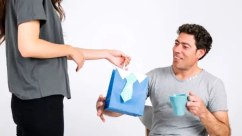 Inteligencia Artificial recomienda regalos para el Día del Hombre en Colombia