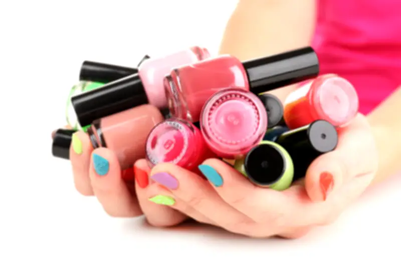 Invima cancela 136 registros de esmaltes semipermanentes por contener sustancias cancerígenas