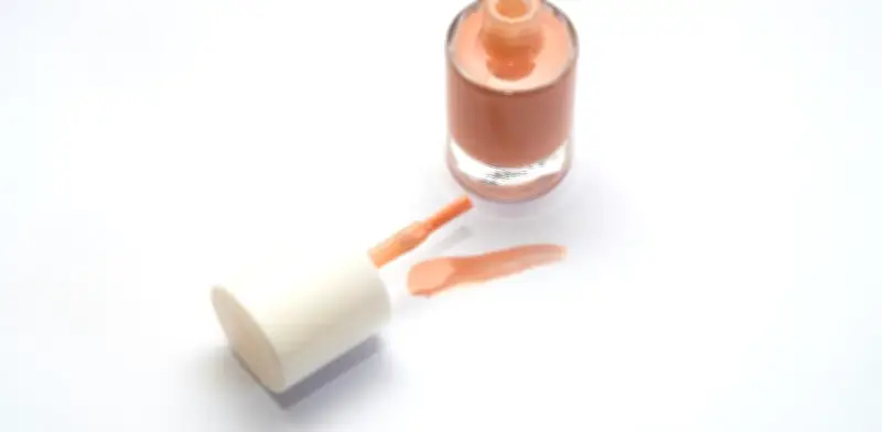 Invima prohíbe más de 130 esmaltes semipermanentes por contener sustancias cancerígenas