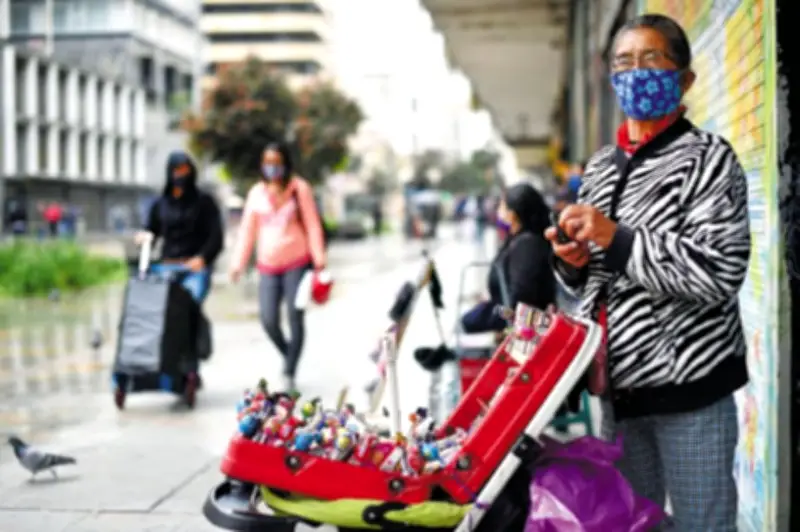 IPES lanza cinco programas de formación gratuita en marzo para vendedores informales de Bogotá