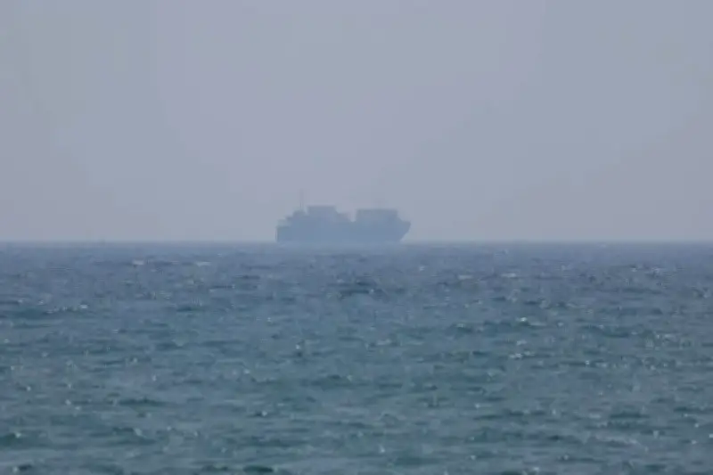 Irán amenaza con cerrar el Estrecho de Ormuz y ataca petrolero aliado de EE.UU.