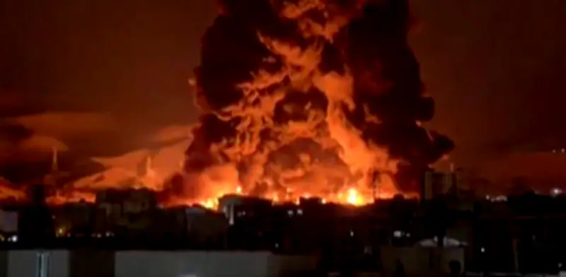 Irán amenaza con disparar el petróleo a 200 dólares si Israel continúa ataques a refinerías