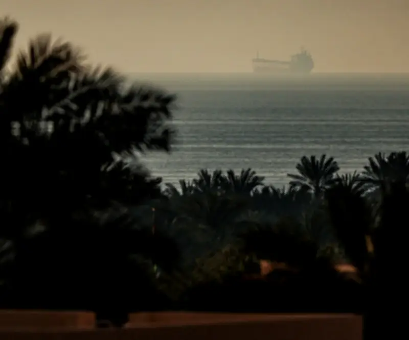 Irán declara el Estrecho de Ormuz abierto excepto para barcos de países enemigos