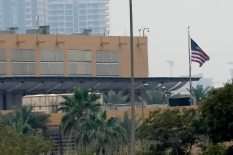 Irán responde con bombardeos a instalaciones de EE.UU. tras ataque en su principal terminal petrolera